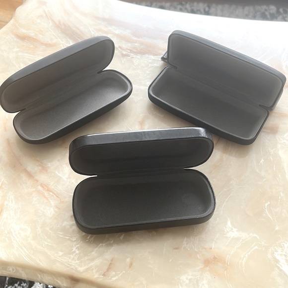 Bundle of 3 clamshell black eyeglass cases - Picture 2 of 10